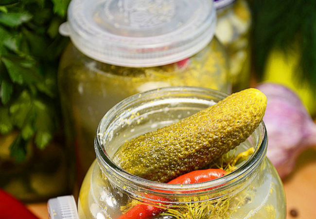 Огурцы на зиму без уксуса и кипятка: хрустят уже через несколько дней