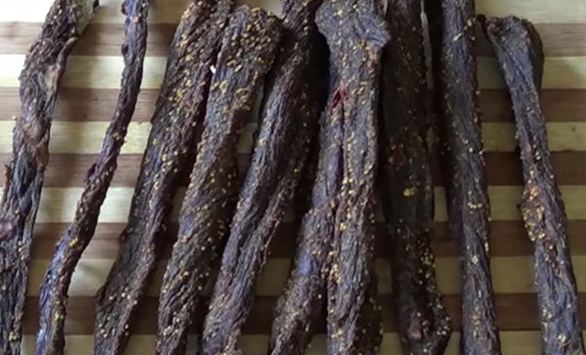 Засаливаем мясную закуску: вкуснее колбасы и может храниться год