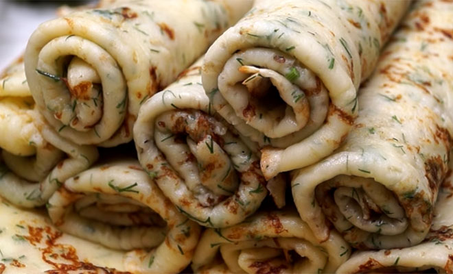 Блины Особенные с сыром и зеленью: сметают за минуту