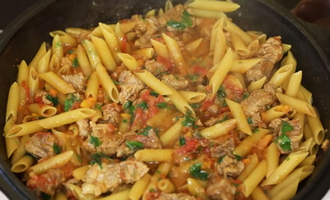 Макаронное рагу для холодов: хватает на весь день