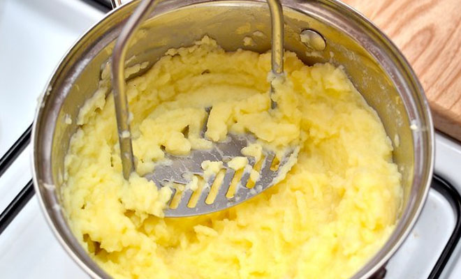 Пушистое пюре: мнем картофель четырьмя способами