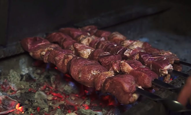 5 хитростей вкусного шашлыка от мастера мангала