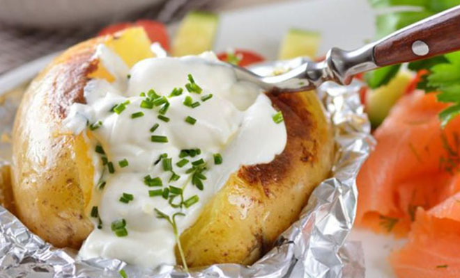 Запекли картошку и просто каждый день меняем начинку: вкусы не надоедают месяц