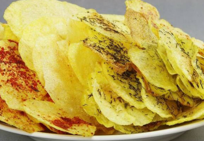 4 вкуса из одной картошки: готовим чипсы в микроволновке
