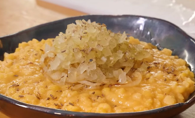 Гороховая каша со вкусом: добавляем жареный лук