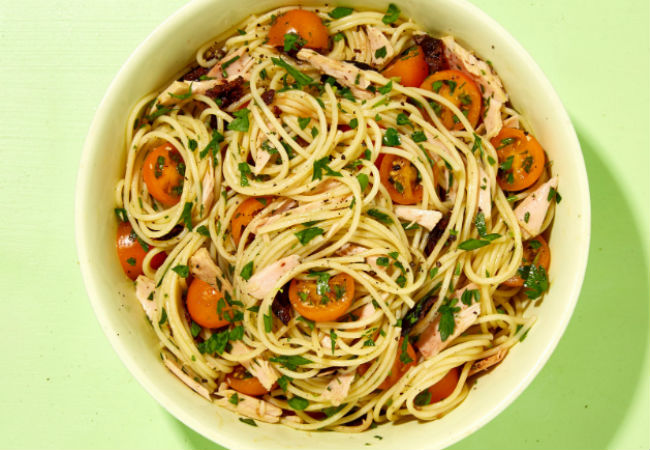 Пачка макарон и консервы: смешиваем пасту в итальянском стиле