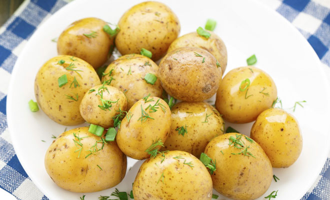 5 продуктов от головной боли весной: нежирное молоко и рыба