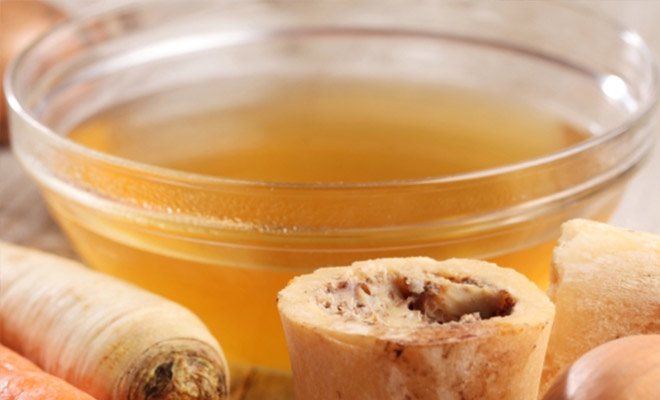 Повышаем иммунитет едой: варим бульон с желатином и добавляем лук