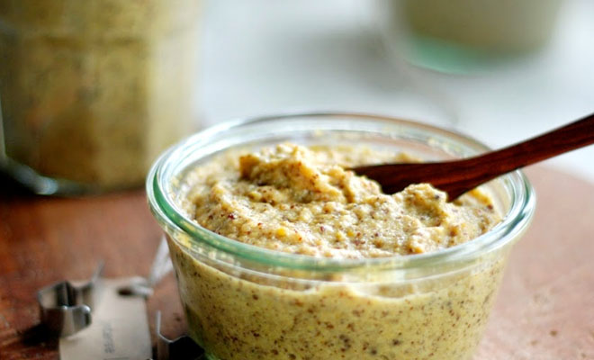 Замешали свою горчицу за 15 минут из семян и уксуса, и забыли про магазинную