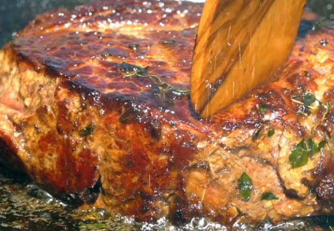 Стейк с грибами тает во рту: жарим на обычной сковороде