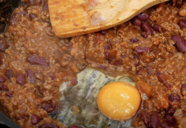 Мясная яичница: позавтракали и можно не есть весь день