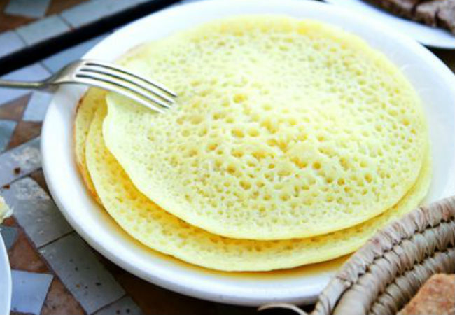 Манка, яйца и вода: почти бесплатная выпечка к чаю