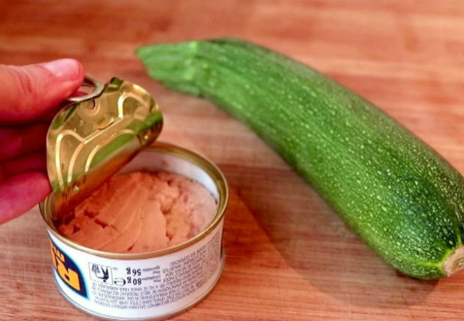 Открываем банку консервов, добавляем кабачок и получаем ужин на всю семью за 15 минут