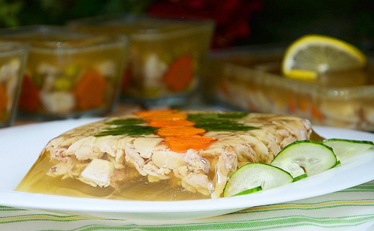 Ставим холодец на курином бульоне: много мяса и застывает за час