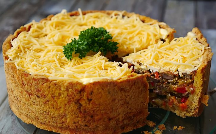 Пирог с куриными сердечками. Его можно подавать и как закуску, и как основное на стол