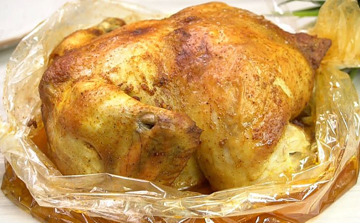 Хрустящую курицу можно приготовить за 35 минут в микроволновке и даже не включать духовку. Рецепт