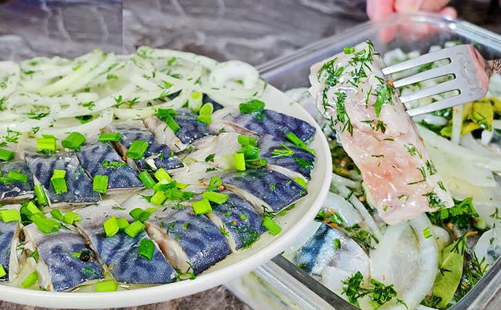 Недорогая скумбрия будет вкуснее лосося. Особый холодный маринад за 5 минут