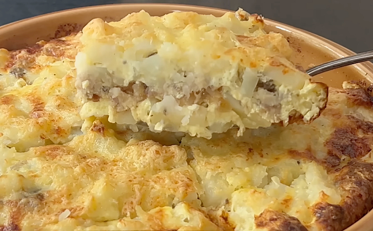 Готовим рыбный пирог из банки консервов. Хлопот минимум, а по вкусу не отличить от дорогой рыбы
