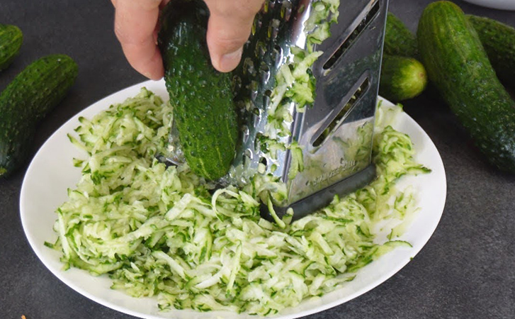 Икра из огурцов и моркови на зиму: используйте даже перезревшие плоды