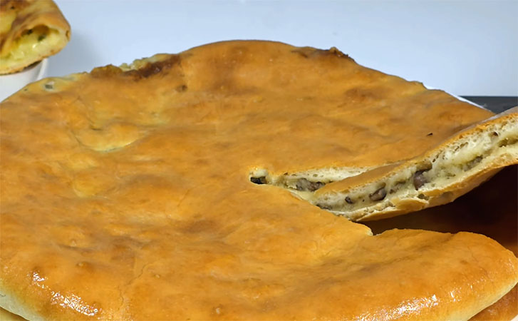 Делаем пирожки размером с противень: без капли масла, но нежнее обычных, почти кавказские пироги