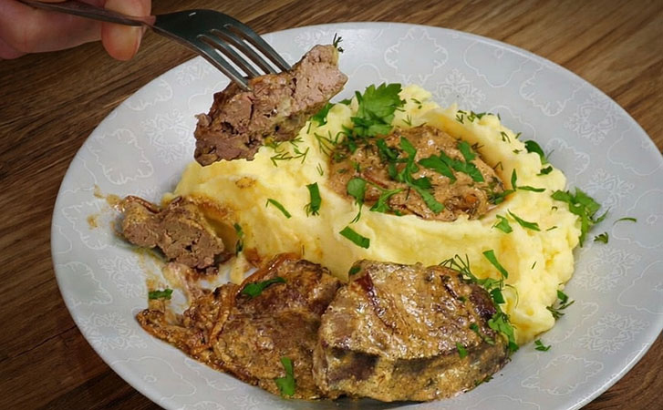 Жарим печенку отбивными. Даже те, кто печень не любят, просят двойную порцию