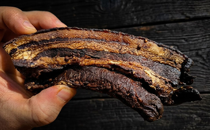 Пряная «черная ветчина» к Пасхе: из самого недорогого сала, но идет нарасхват