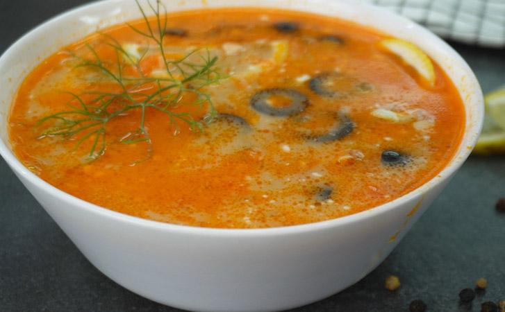 Солянка, но без мяса: добавили в знаменитый суп форель и стало вкуснее
