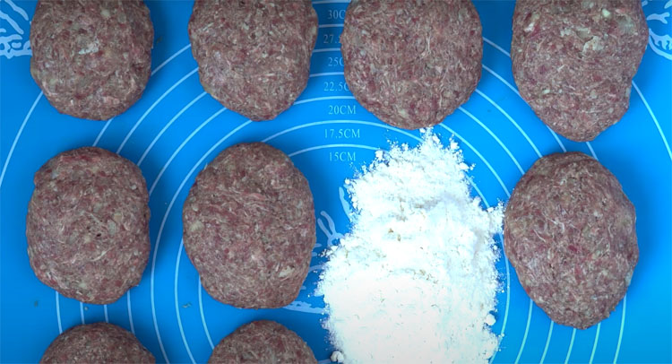 Взяли всего 500 грамм фарша и сделали сочные котлетки: на вкус чувствуется только мясо