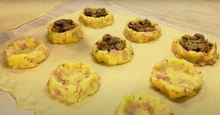 Закладываем начинку внутрь начинки: как сделать двойные пирожки