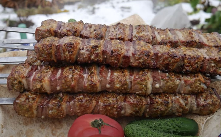 Квадратный шашлык 2 в 1: прокладываем мяско с фаршем