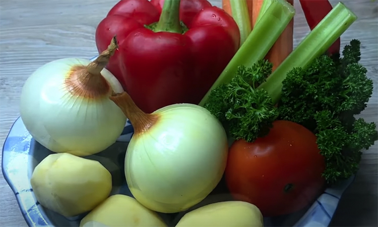 Венгерский гуляш: второе и суп в одной тарелке. Одной хватит, чтобы наестся на день вперед Венгерский гуляш: второе и суп в одной тарелке. Одной хватит, чтобы наестся на день вперед