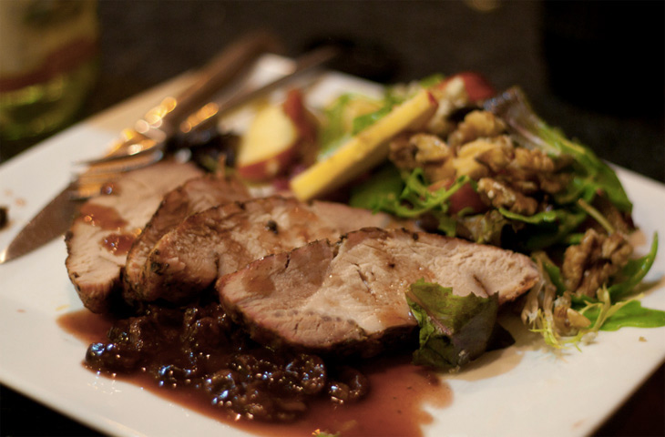  Свиная вырезка с вишневым соусом