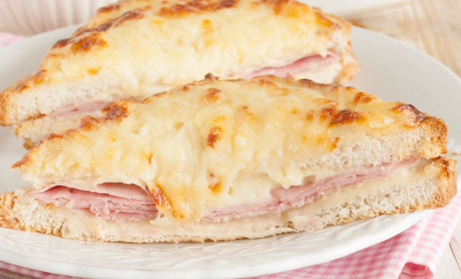 Крок-месье от Алена Дюкасса: утренний сэндвич как подают во французских кафе