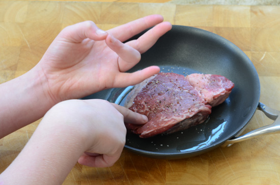 Как замерить степень прожарки на ощупь