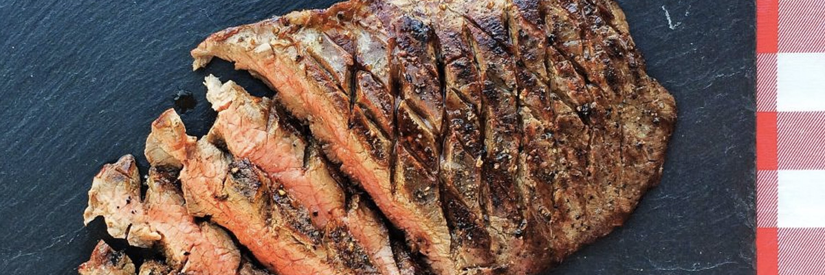 Секреты идеального стейка: зачем надрезать мясо