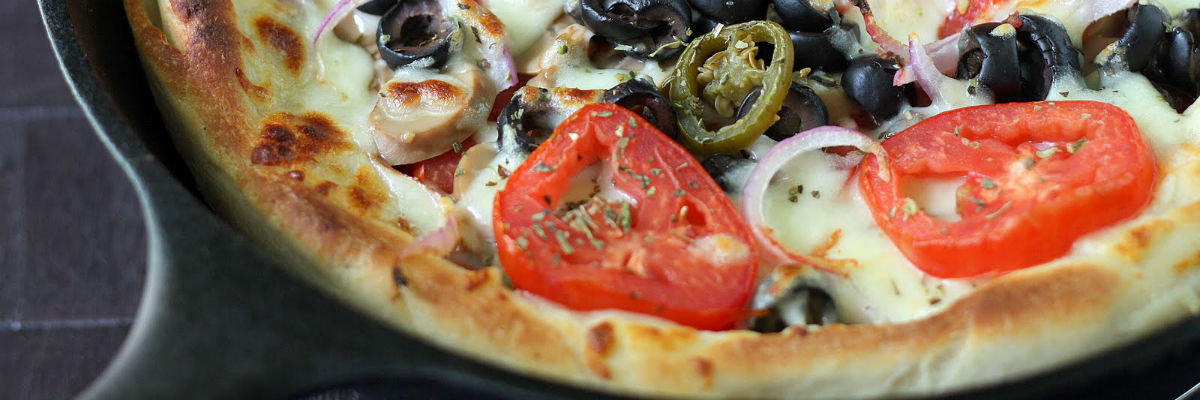 Готовим пиццу на чугунной сковороде. Получается прямо как в итальянской пиццерии