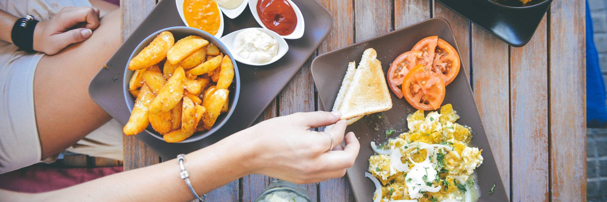 Плохие привычки за столом с точки зрения науки