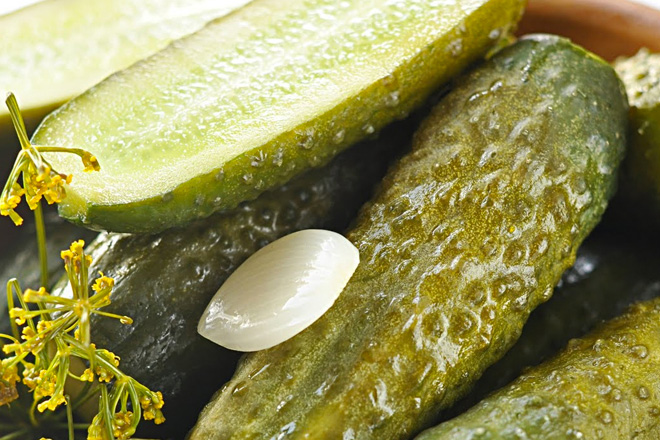 Секреты засолки: хрустящие и вкусные соленые огурцы 